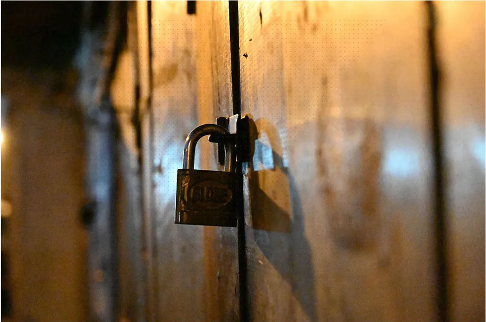 Shops had closed their doors during the hour at Chickpete Market