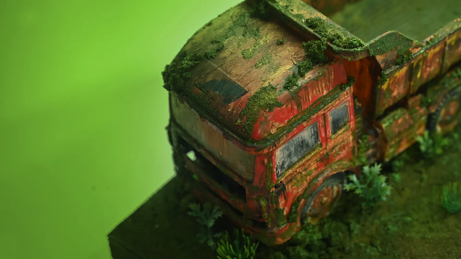 Miniature abandoned truck model