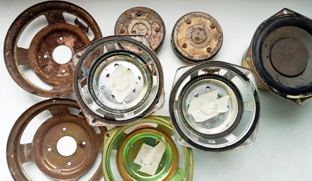 Old worn-out speakers 2