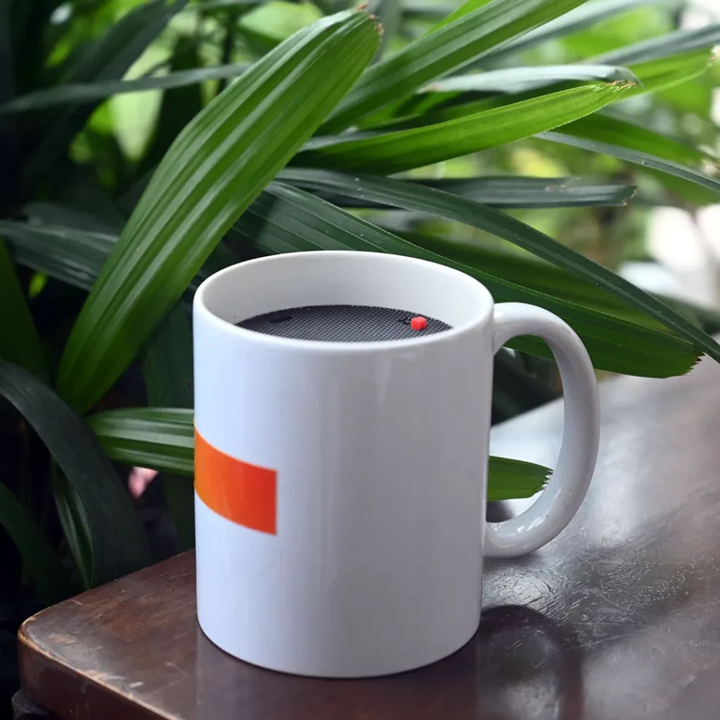 Coffee mug BT speaker shot1