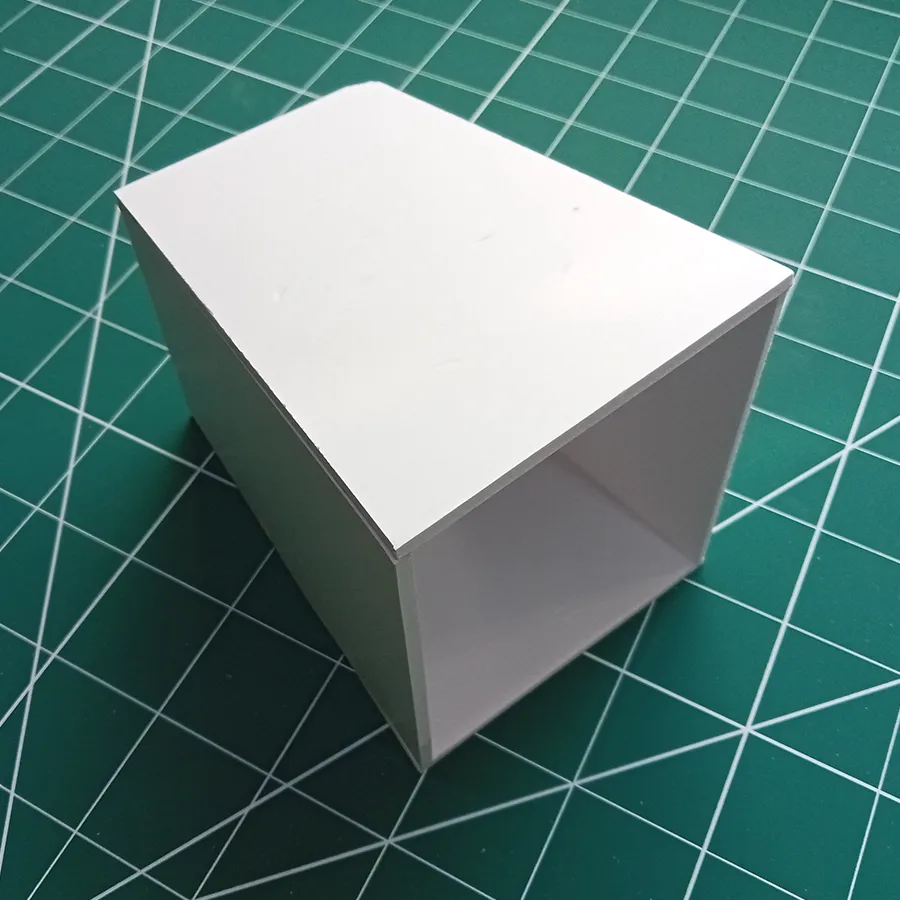Inner truncated pyramid structure for DIY concrete flower pot